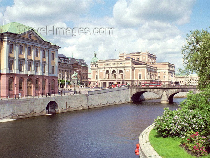 sweden35: Sweden - Stockholm: canal and Opera house / Kungliga Operan  (photo by M.Bergsma) - (c) Travel-Images.com - Stock Photography agency - Image Bank