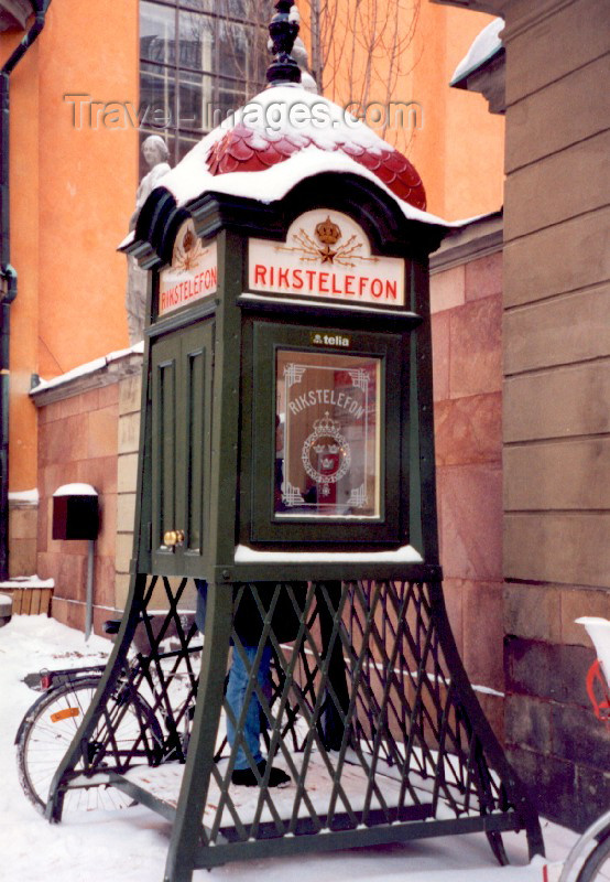 sweden5: Sweden - Stockholm: public telephone (Rikstelefon - operated by Telia) - Gamla Stan (photo by M.Torres) - (c) Travel-Images.com - Stock Photography agency - Image Bank