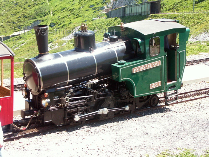switz238: Switzerland - Rochers de Naye (Vaud): mountain train - steam locomotive / locomotive à vapeur (photo by Christian Roux) - (c) Travel-Images.com - Stock Photography agency - Image Bank