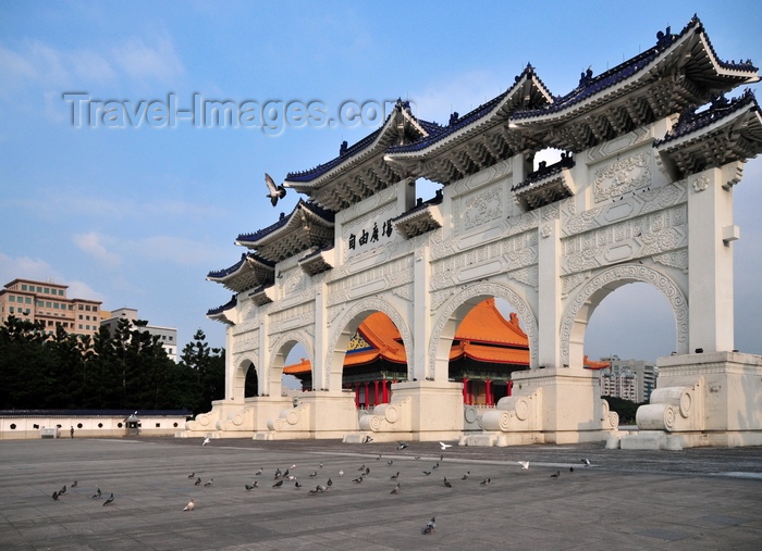 taiwan31: Taipei, Taiwan: Liberty Square main gate, known as the Gate of Integrity - National Concert Hall in the background - photo by M.Torres - (c) Travel-Images.com - Stock Photography agency - Image Bank