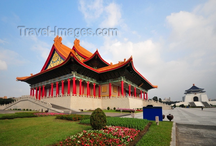 taiwan33: Taipei, Taiwan: National Concert Hall and Chiang Kai-shek Memorial Hall - Liberty Square - photo by M.Torres - (c) Travel-Images.com - Stock Photography agency - Image Bank