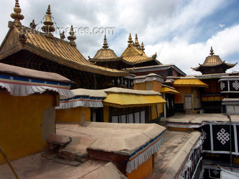 tibet13: Tibet - Lhassa / LXA : Potala Palace - roofs - Unesco world heritage site - photo by P.Artus - (c) Travel-Images.com - Stock Photography agency - Image Bank
