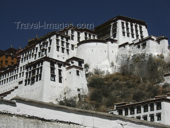 tibet54: Tibet - Lhasa: climbing to Potala Palace, now a museum - photo by M.Samper - (c) Travel-Images.com - Stock Photography agency - Image Bank
