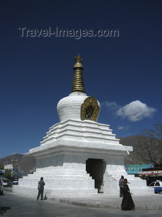 tibet56: Tibet - Lhasa: stupa / chorten near Potala palace - photo by M.Samper - (c) Travel-Images.com - Stock Photography agency - Image Bank