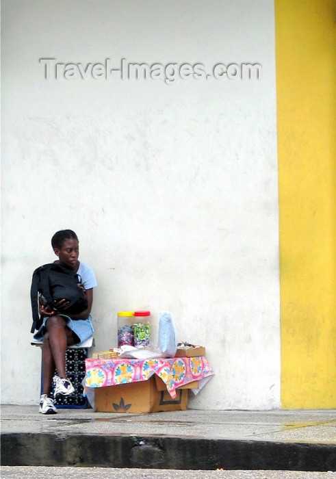 trinidad-tobago9: Trinidad - Port of Spain:street vendor - white wall - photo by P.Baldwin - (c) Travel-Images.com - Stock Photography agency - Image Bank