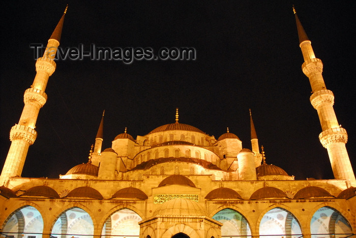 turkey473: Istanbul, Turkey: Sultan-Ahmet mosque aka Blue mosque - view from the courtyard - nocturnal - Eminönü district - photo by M.Torres - (c) Travel-Images.com - Stock Photography agency - Image Bank