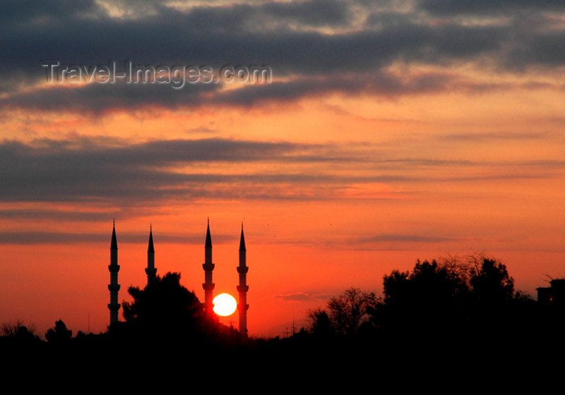 turkmenistan36: Turkmenistan - Ashghabat: minarets at sunset - Süleyman Demirel Mosque - silhouette - red sky - photo by G.Karamyanc - (c) Travel-Images.com - Stock Photography agency - Image Bank