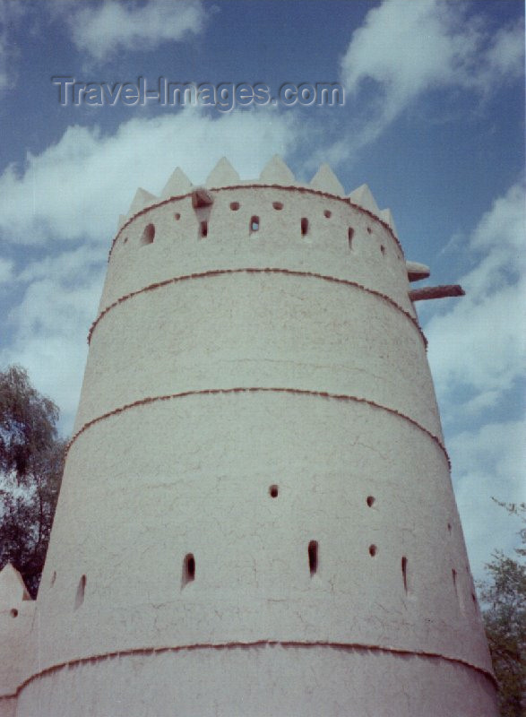 uaead7: UAE - Al-Ayn (Abu Dhabi): white tower at Sheikh Sultan bin Zayed Al Nahyan Fort / Eastern fort - photo by M.Torres - (c) Travel-Images.com - Stock Photography agency - Image Bank