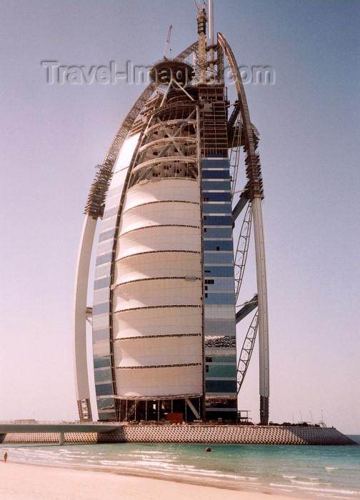 uaedb6: UAE - Jumeirah: Burj Al Arab hotel under construction - the world's only 7 star hotel - design: W.S. Atkins and Partners - photo by M.Torres - (c) Travel-Images.com - Stock Photography agency - Image Bank