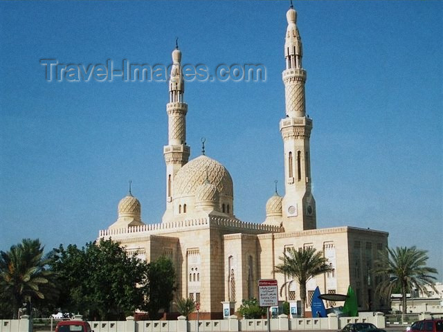 uaedb9: UAE - Jumairah: mosque - Fatimid tradition - masjid - photo by F.Hoskin - (c) Travel-Images.com - Stock Photography agency - Image Bank