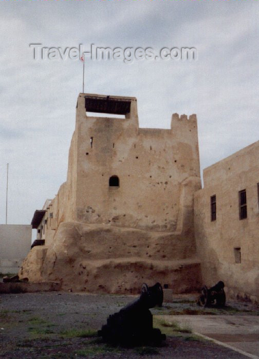 uaerk1: UAE - Ras al Khaimah / Ras al Khaymah / RKT : museum - watch tower of the former home of the ruling family - mud brick structure - photo by M.Torres - (c) Travel-Images.com - Stock Photography agency - Image Bank