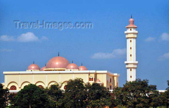 uganda106: Kampala, Uganda: the National Mosque, aka Gaddafi Mosque, the largest mosque in Uganda, paid by Libya - Old Kampala hill - photo by M.Torres - (c) Travel-Images.com - Stock Photography agency - Image Bank