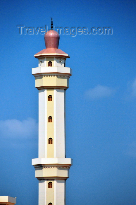 uganda107: Kampala, Uganda: minaret of the National Mosque, aka Gaddafi Mosque, the largest mosque in Uganda, builtat the former location of Fort Lugard, paid by Libya - Old Kampala hill - photo by M.Torres - (c) Travel-Images.com - Stock Photography agency - Image Bank