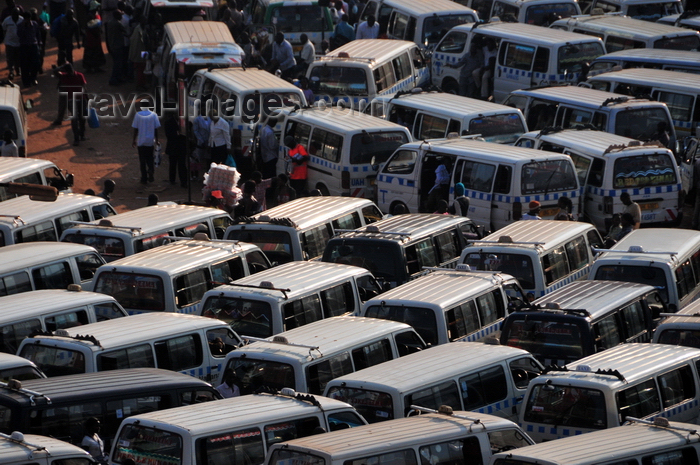 uganda130: Kampala, Uganda: share taxi chaos - Old Taxi Park - chaotic aglomeration of matatu share taxis - photo by M.Torres - (c) Travel-Images.com - Stock Photography agency - Image Bank