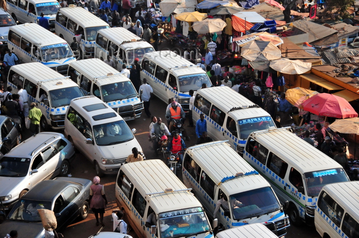uganda132: Kampala, Uganda: African city traffic - Burton street fraffic from above - share taxis and sellers - Old Taxi Park - chaotic aglomeration of matatu share taxis - photo by M.Torres - (c) Travel-Images.com - Stock Photography agency - Image Bank