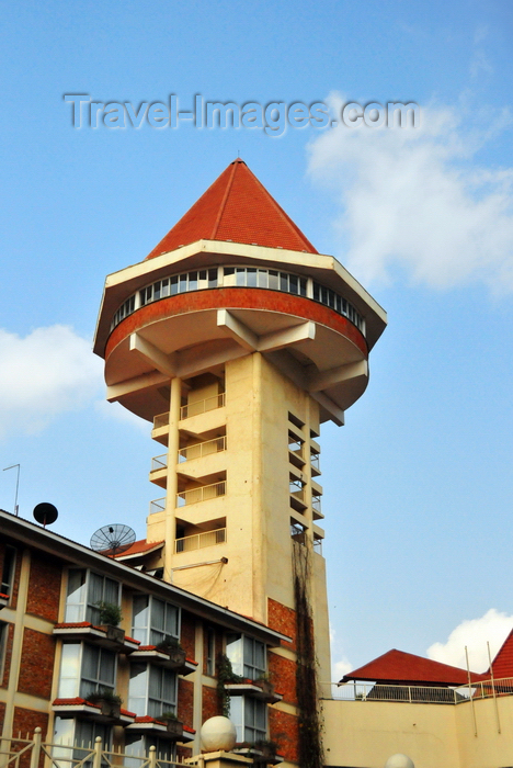 uganda66: Kampala, Uganda: Golf Course Hotel and Casino, with its panoramic tower, Yusuf Lule Road - photo by M.Torres - (c) Travel-Images.com - Stock Photography agency - Image Bank