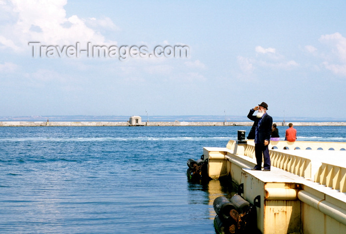 ukra36: Odessa, Ukraine: old bearded man looking at the Black Sea - pier at Odessa harbor - photo by K.Gapys - (c) Travel-Images.com - Stock Photography agency - Image Bank