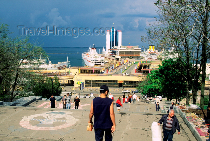ukra79: Odessa, Ukraine: people at the top of the Potemkin stairs - view of several cruises ships in the port, the Maritime Station, Hotel Odessa and the Black Sea - photo by K.Gapys - (c) Travel-Images.com - Stock Photography agency - Image Bank