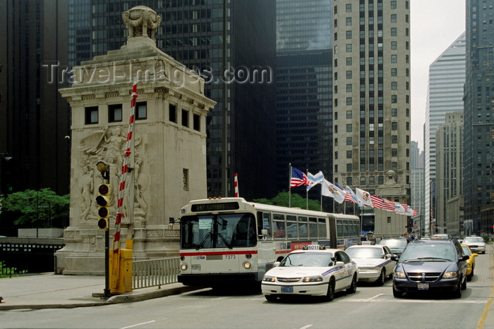 usa1071: Chicago, Illinois, USA: traffic light scene - a city bus, taxis and other vehicles cross the Michigan Street Bridge - photo by C.Lovell - (c) Travel-Images.com - Stock Photography agency - Image Bank