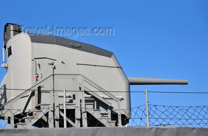 usa1153: Boston, Massachusetts, USA: Charlestown Navy Yard - USS Cassin Young DD-793 - 5in / 38 caliber air-surface gun - deck gun - Mk 30 single enclosed base ring mount - photo by M.Torres - (c) Travel-Images.com - Stock Photography agency - Image Bank