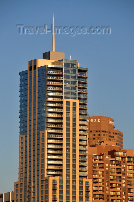 usa1366: Denver, Colorado, USA: Four Seasons Hotel Denver - designed by Carney Architects / HKS - 14th and Arapahoe Streets - Qwest tower in the background - CBD - photo by M.Torres - (c) Travel-Images.com - Stock Photography agency - Image Bank