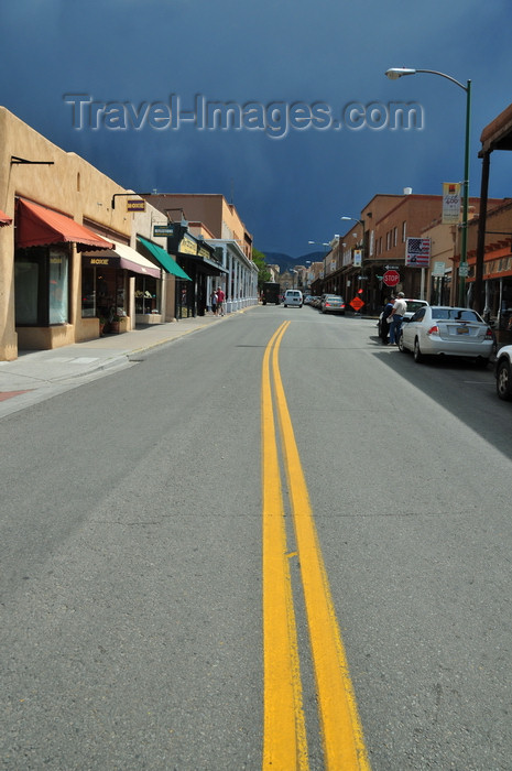 usa1557: Santa Fé, New Mexico, USA: San Francisco street, looking east - dark sky 2 minutes before the rain - double yellow line - photo by M.Torres - (c) Travel-Images.com - Stock Photography agency - Image Bank