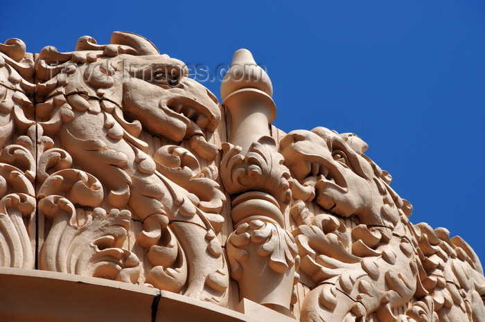 usa203: Santa Fé, New Mexico, USA: frieze with dragons at the Lensic Theater - Santa Fé's Performing Arts Center - West San Francisco Street - photo by M.Torres - (c) Travel-Images.com - Stock Photography agency - Image Bank