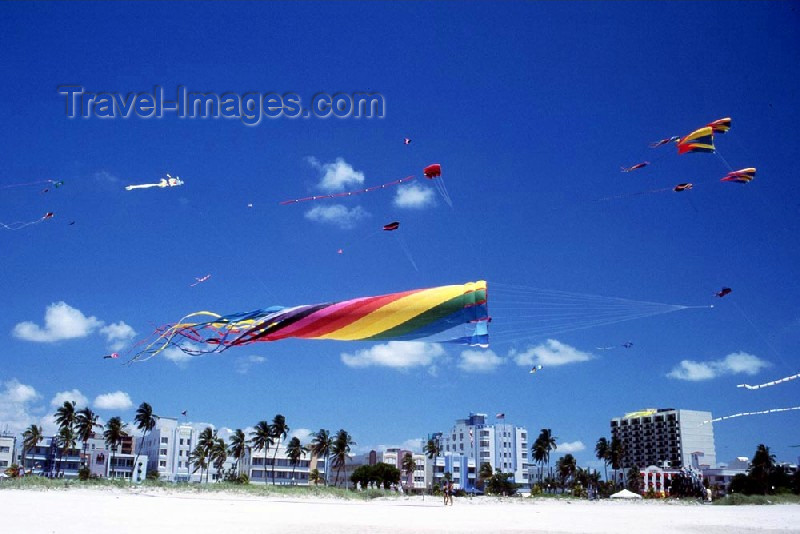 usa62: Miami / MIA / MIO (Florida): kite festival - South Beach (photo by Mona Sturges) - (c) Travel-Images.com - Stock Photography agency - Image Bank