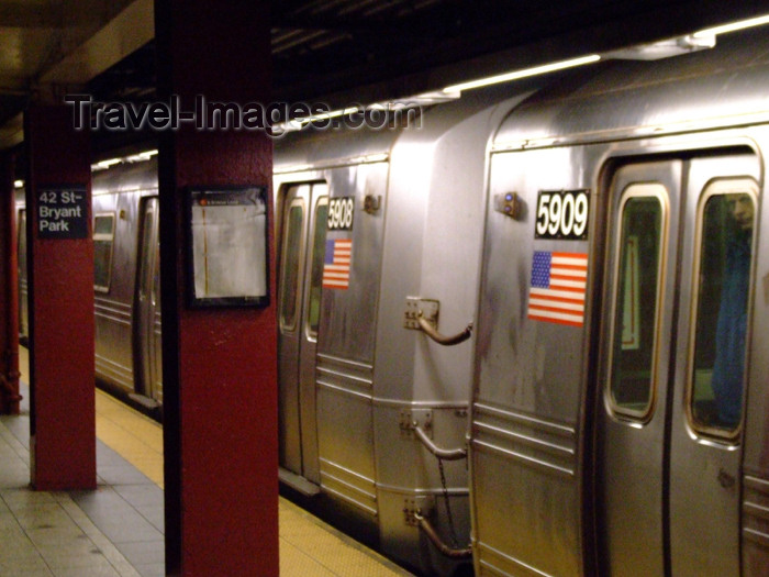 usa670: New York City, USA: the subway - train at Bryant Park station - metro - underground - photo by M.Bergsma - (c) Travel-Images.com - Stock Photography agency - Image Bank
