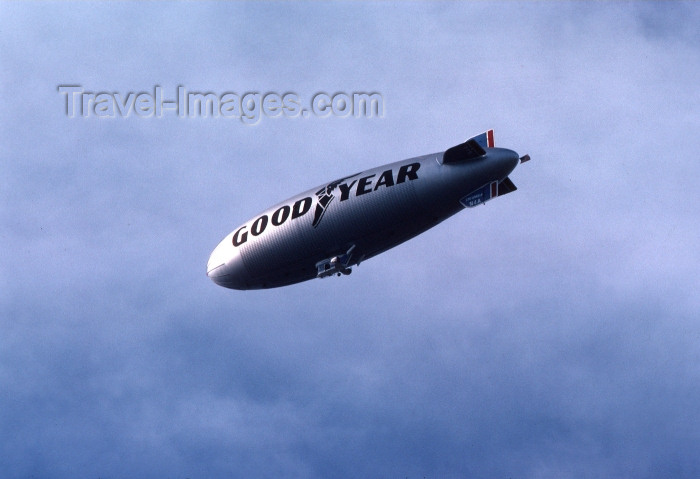 usa90: Los Angeles / LAX / LGB / JLB (California): Goodyear Blimp - airship air-ship - Good Year - Photo by G.Friedman - (c) Travel-Images.com - Stock Photography agency - Image Bank