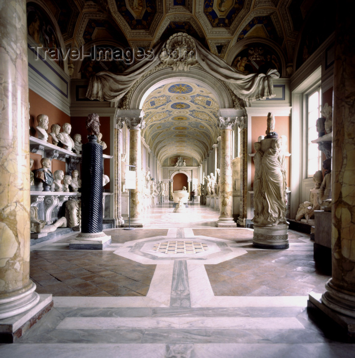 vatican37: Vatican: gallery Vatican Museum - photo by J.Fekete - (c) Travel-Images.com - Stock Photography agency - Image Bank