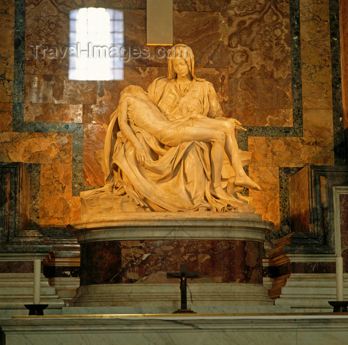 vatican5: Vatican - St Peter's Basilica: Michelangelo's Pietà - Our Lady of Sorrows - photo by W.Allgower - (c) Travel-Images.com - Stock Photography agency - Image Bank