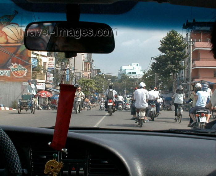 vietnam52: Vietnam - Ho Chi Minh city / Saigon: driving into town - photo by R.Ziff - (c) Travel-Images.com - Stock Photography agency - Image Bank