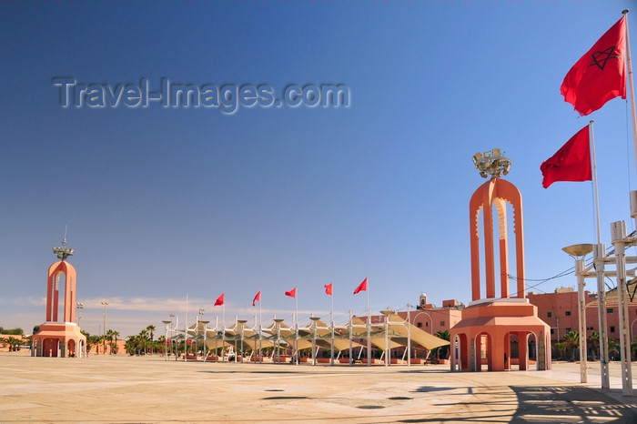 western-sahara121: Laâyoune / El Aaiun, Saguia el-Hamra, Western Sahara: Place du Mechouar - flags and towers as markers and 'sails' for some shade - photo by M.Torres - (c) Travel-Images.com - Stock Photography agency - Image Bank