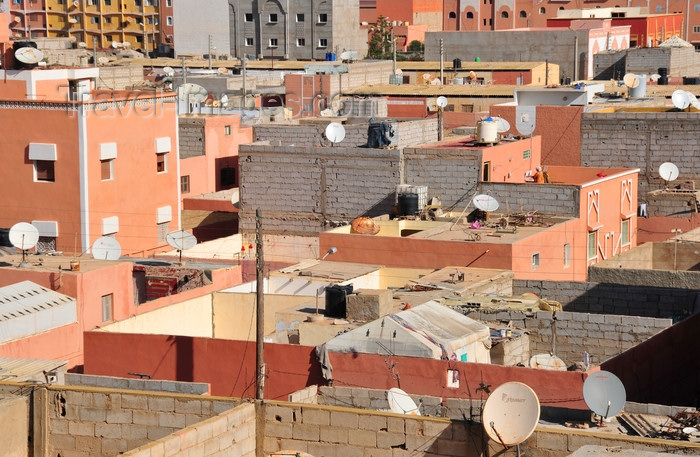 western-sahara22: Laâyoune / El Aaiun, Saguia el-Hamra, Western Sahara: terraces and satellite dishes of Colomina district - photo by M.Torres - (c) Travel-Images.com - Stock Photography agency - Image Bank