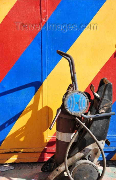 western-sahara23: Laâyoune / El Aaiun, Saguia el-Hamra, Western Sahara: rainbow and compressed air at a automobile repair shop - Colomina district - photo by M.Torres - (c) Travel-Images.com - Stock Photography agency - Image Bank