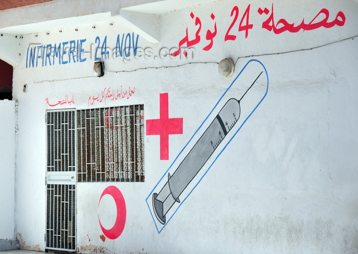 western-sahara35: Laâyoune / El Aaiun, Saguia el-Hamra, Western Sahara: small clinic - mural with syringe - Blvd 24 Novembre 1975 - photo by M.Torres - (c) Travel-Images.com - Stock Photography agency - Image Bank