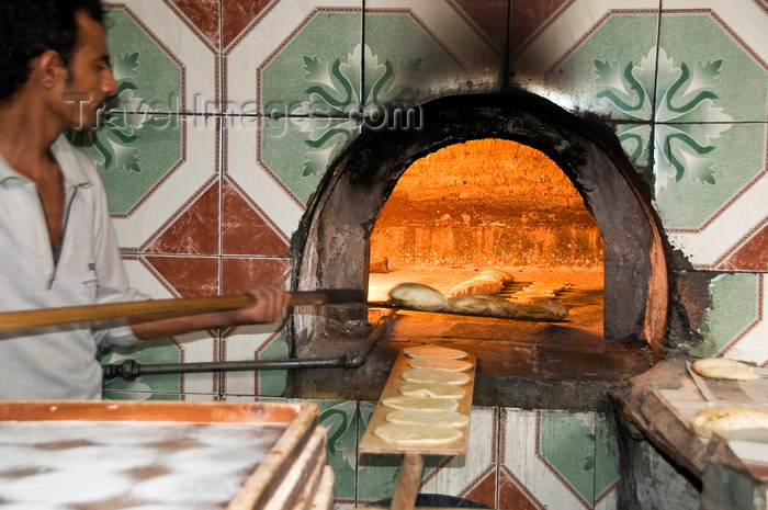 yemen49: Sana'a / Sanaa, Yemen: baking local bread - oven in a bakery - photo by J.Pemberton - (c) Travel-Images.com - Stock Photography agency - Image Bank