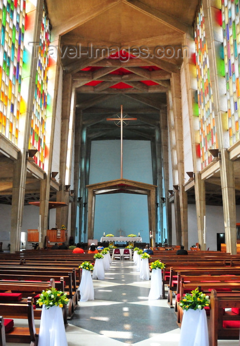 zambia39: Lusaka, Zambia: Anglican Cathedral of the Holy Cross - interior ready for a wedding - the  Zambian sun shines thorugh the tall windows - Independence Avenue - photo by M.Torres - (c) Travel-Images.com - Stock Photography agency - Image Bank