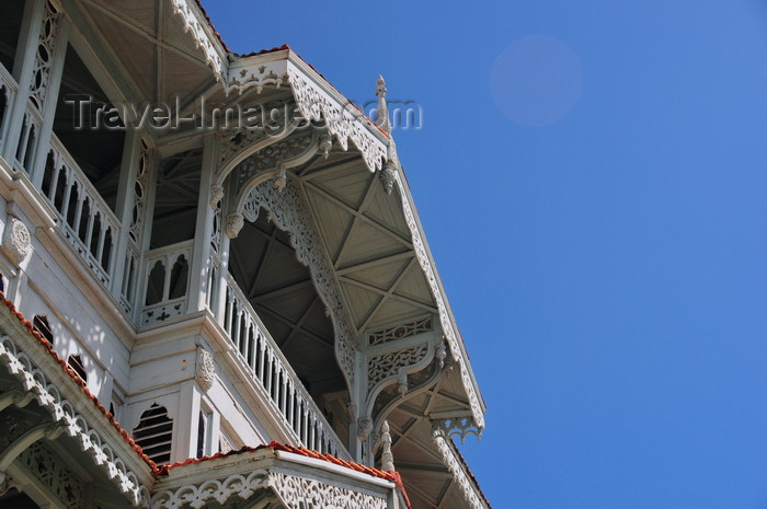 zanzibar139: Stone Town, Zanzibar, Tanzania: Old Dispensary - Stone Town Cultural Centre - originally commissioned by Sir Tharia Topan - balcony and sky - photo by M.Torres - (c) Travel-Images.com - Stock Photography agency - Image Bank