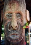 Papua New Guinea - Port Moresby: sculpture - art - wood - Papuan head (photo by G.Frysinger)