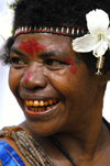PNG - Papua New Guinea - Colorful woman with white hibiscus, Tuam Island, Dampier Strait, Morobe province - photo by B.Cain