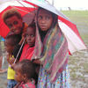 PNG - Papua New Guinea - Five children under an umbrella, Murick Lakes (photo by B.Cain)