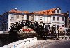 Portugal - Aveiro: ponte no cais dos Mercantis / humpback bridge on Mercanteis dock - photo by M.Durruti