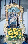 Portugal - Fafe: the Virgin - religious sculpture - a Virgem com malmequeres - photo by M.Durruti