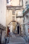 Portugal - Coimbra: the Almedina arch / Coimbra: Arco da Almedina (visto da Rua Ferreira Borges) - photo by M.Durruti