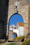 Portugal - Alentejo - voramonte: Freixo gate and church of St Mary / Porta do Freixo - photo by M.Durruti