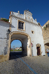Portugal - Alentejo - vora: Avis gate / porta de Avis, muralhas norte - photo by M.Durruti