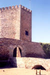Portugal - Alentejo - Monsaraz: castle tower / torre de menagem - photo by M.Durruti