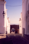 Portugal - Alentejo - Monsaraz: town gate / porta da vila - photo by M.Durruti